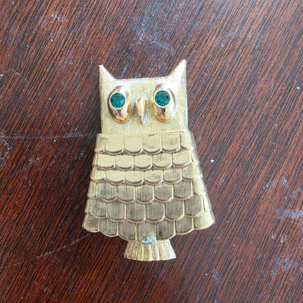Vintage Avon Gold Tone Owl Brooch Green Rhinestone Eyes Secret Compartment